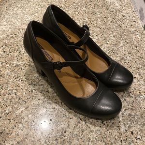 Clarks Collection Mary Jane Style Black 2.5” Heels 9.5M Excellent
